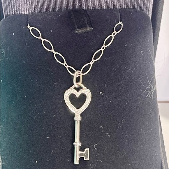 Tiffany & Co. Solid 18k White Gold Diamond Heart Key Necklace Oval Link Chain - Picture 5 of 14